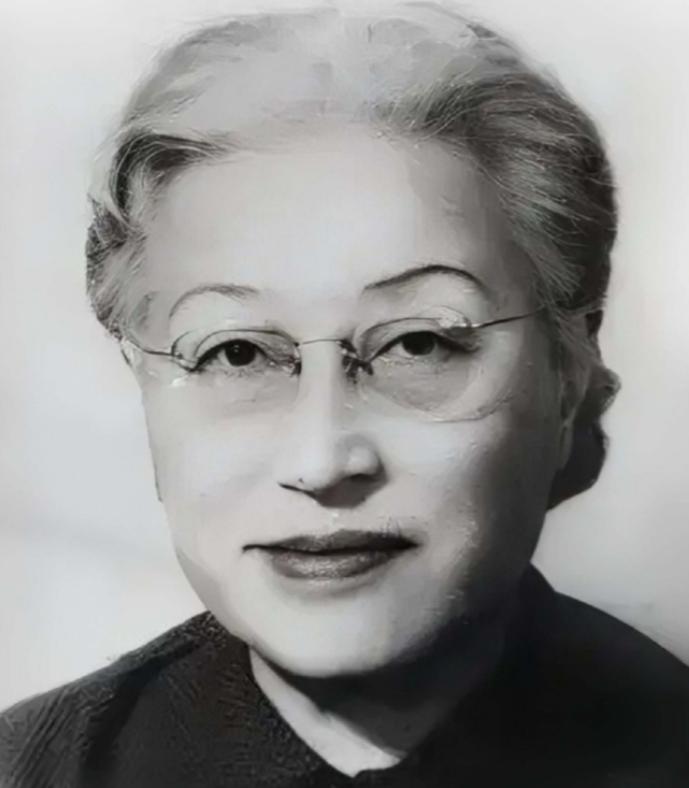 1971年，84岁的蒋介石收到前妻陈洁如的遗书。书信中寥寥数语，道尽了这个女人后