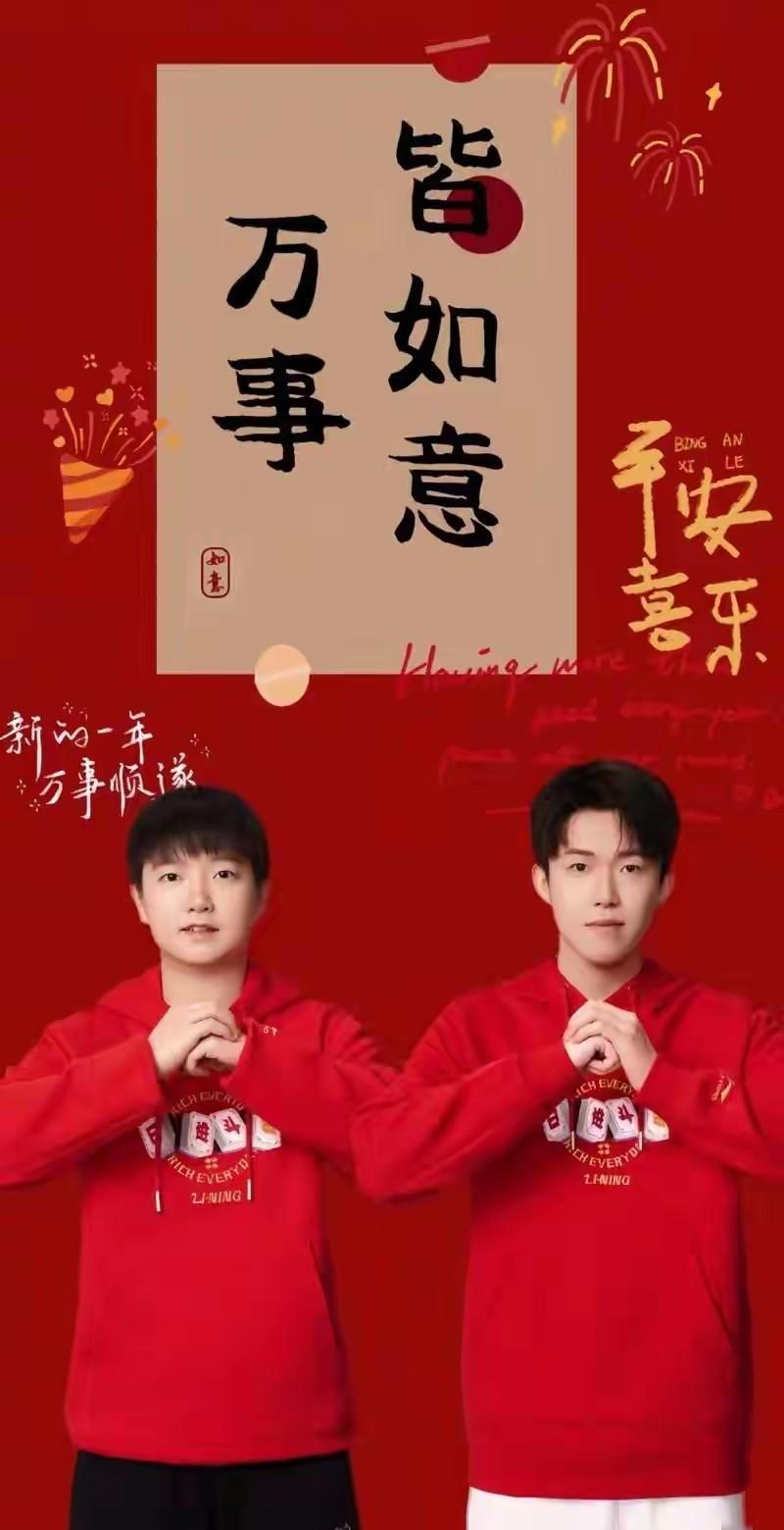 别再扒明星同款了。
你盯着的不是恋情信号，是品牌铺好的营销战场。
那件全网热议的