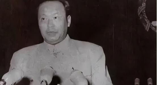 他55年连师长都不是，为何毛主席却坚持要授予他上将军衔？
【1955年9月25日
