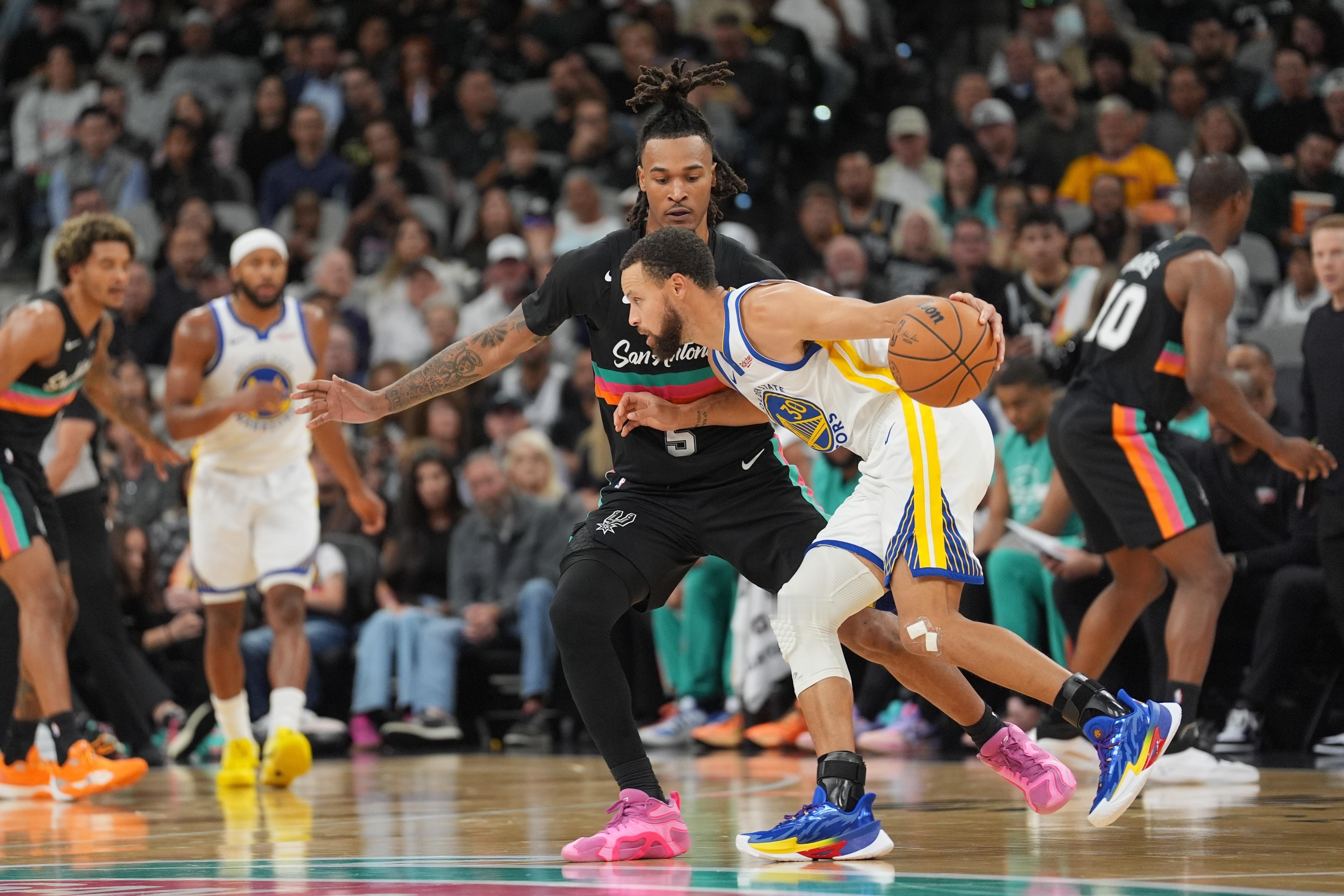 🤔卡斯尔防守下各球星命中率：东契奇33.3% 库里60.9% 福克斯62.5%