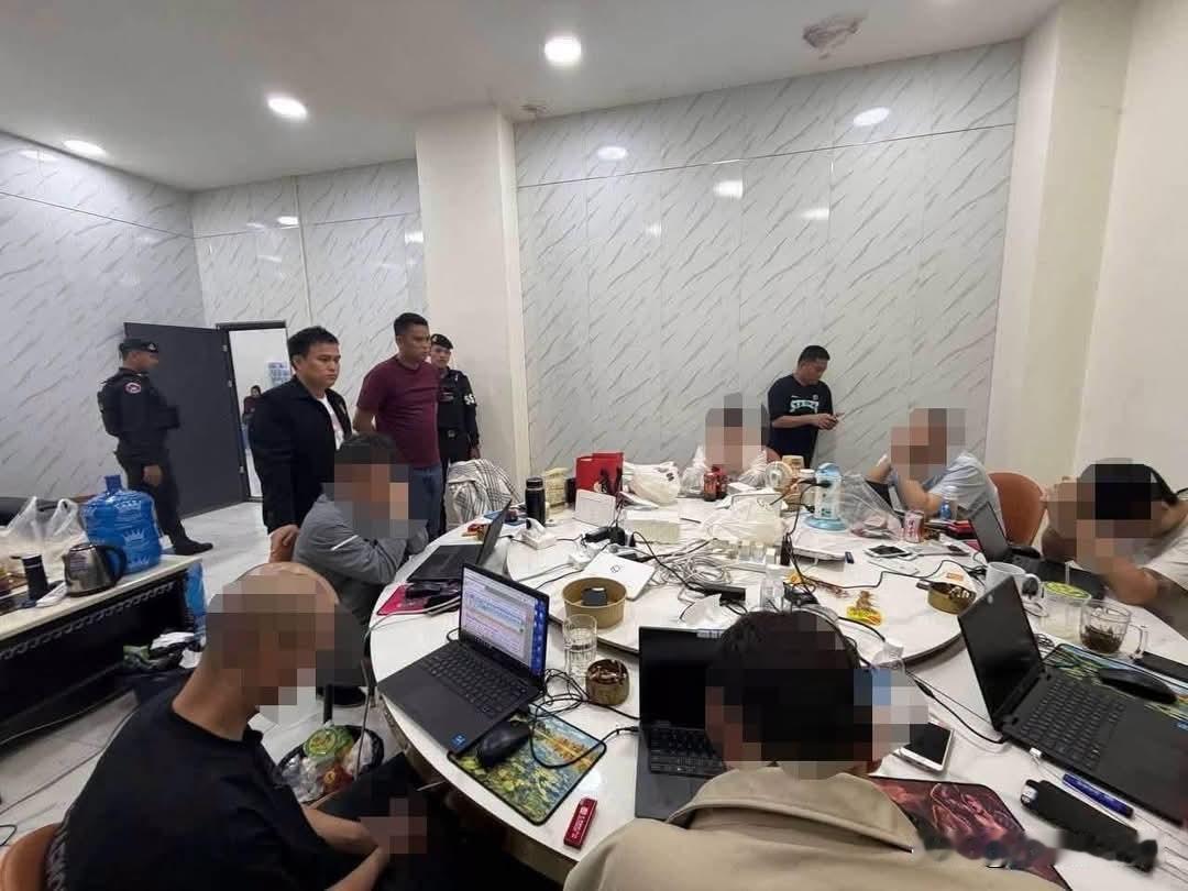 西港警方再逮捕10名越南人

几小时后，执法人员又突袭附近的另一家酒店，在5楼发