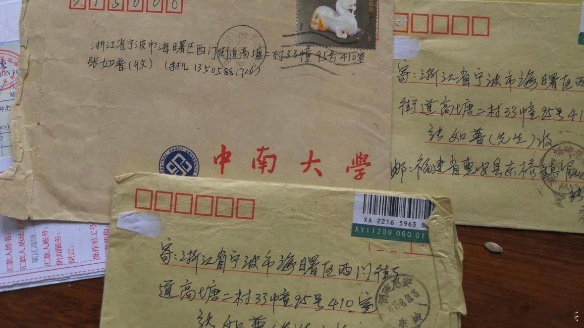 张如普，一位79岁的镇海退役老兵，三十年来累计捐出85万余元，帮助139名贫困学