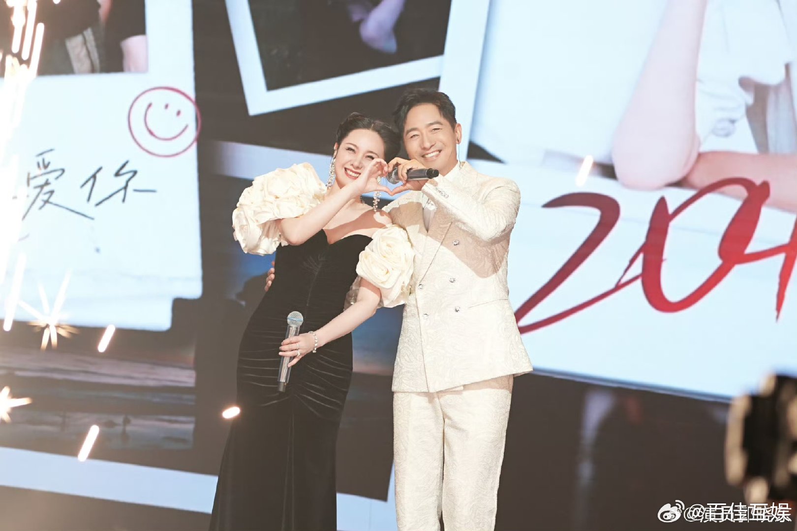 程莉莎沉迷郭晓东披哥初舞台谁被程莉莎可爱到，把家里变成追星现场。反复回看郭晓东披
