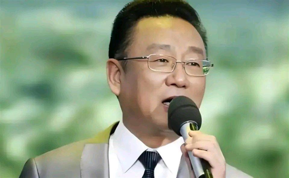 蒋大为可是华语民族声乐界的标杆人物，《骏马奔驰保边疆》《敢问路在何方》等金曲陪伴