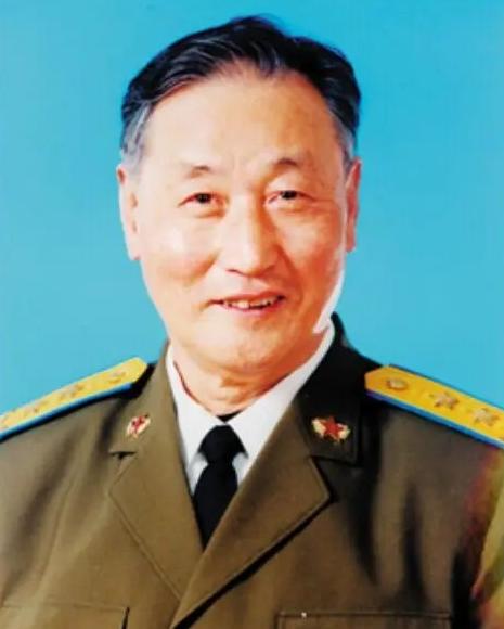 1951年，志愿军飞行员刘玉堤在返航途中，无意间向云层下面瞟了一眼，竟然看到了一