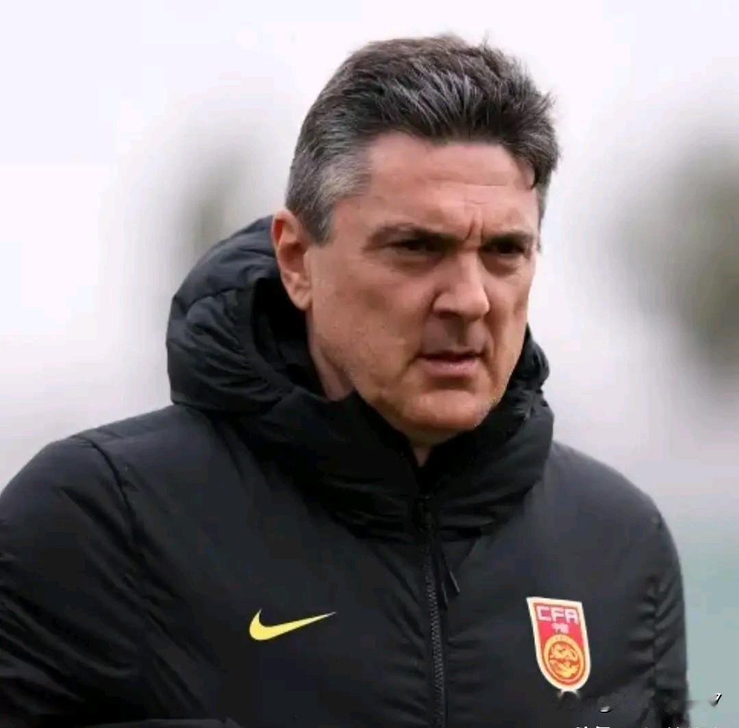 安东尼奥这位原本默默无名的教练，凭借自己独特的战术，让中国足球再度缔造奇迹。
小