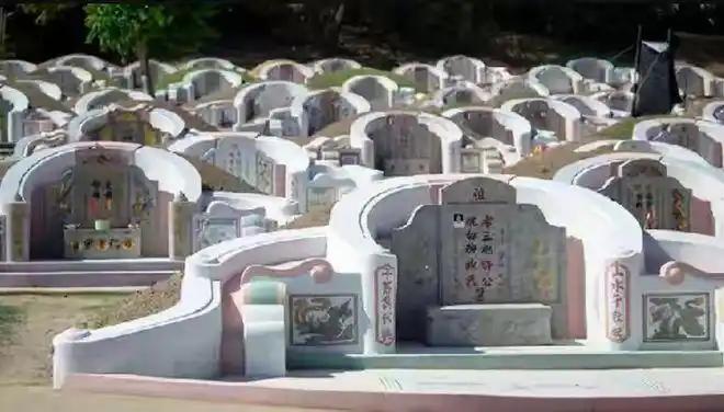 有人说：“20年后中国丧葬将会转变。很多独生子女对待死去的父母，基本上会转变为直