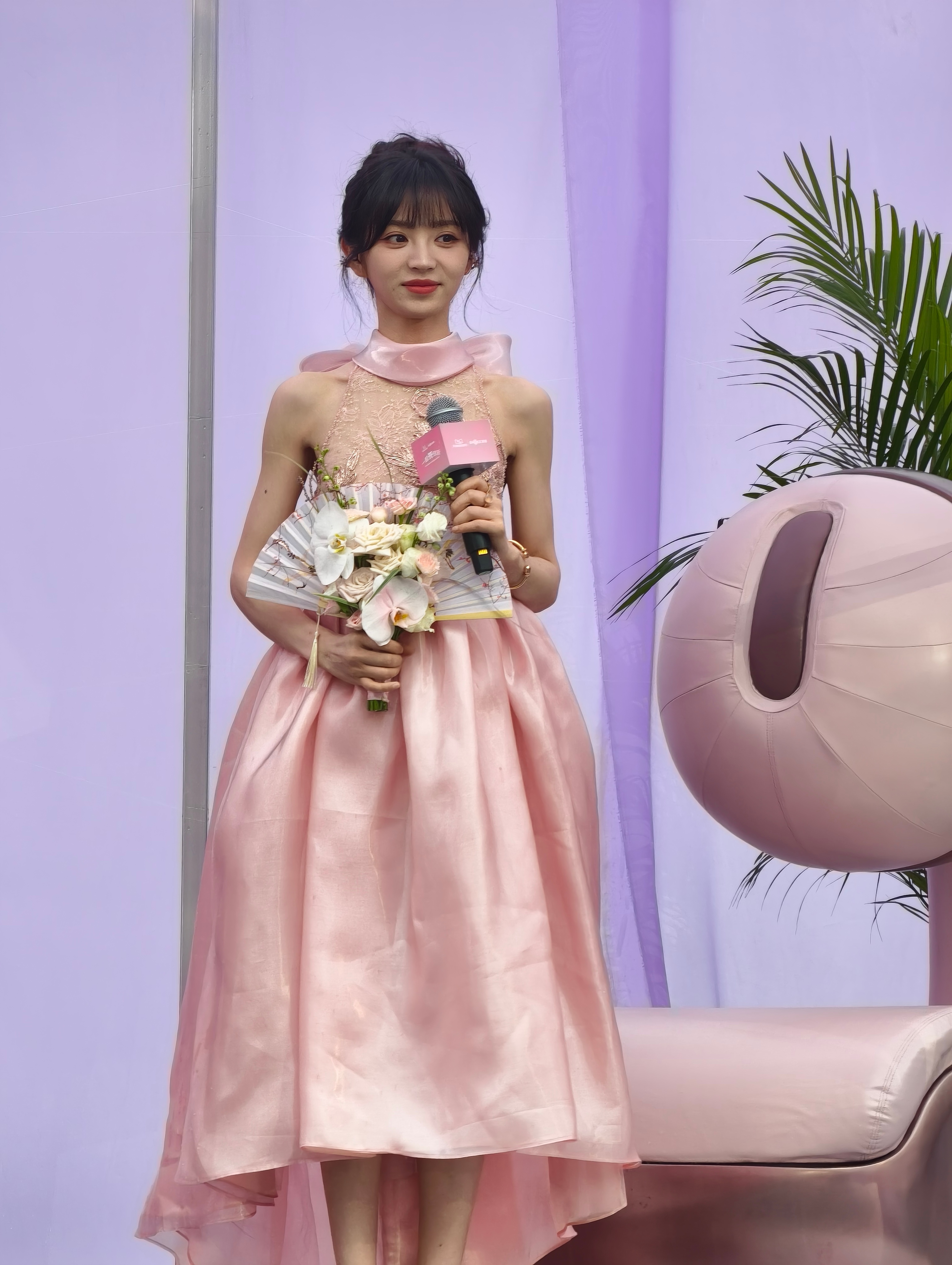 田曦薇现身韶音活动现场，粉丝可太热情了韶音田曦薇  ​​​