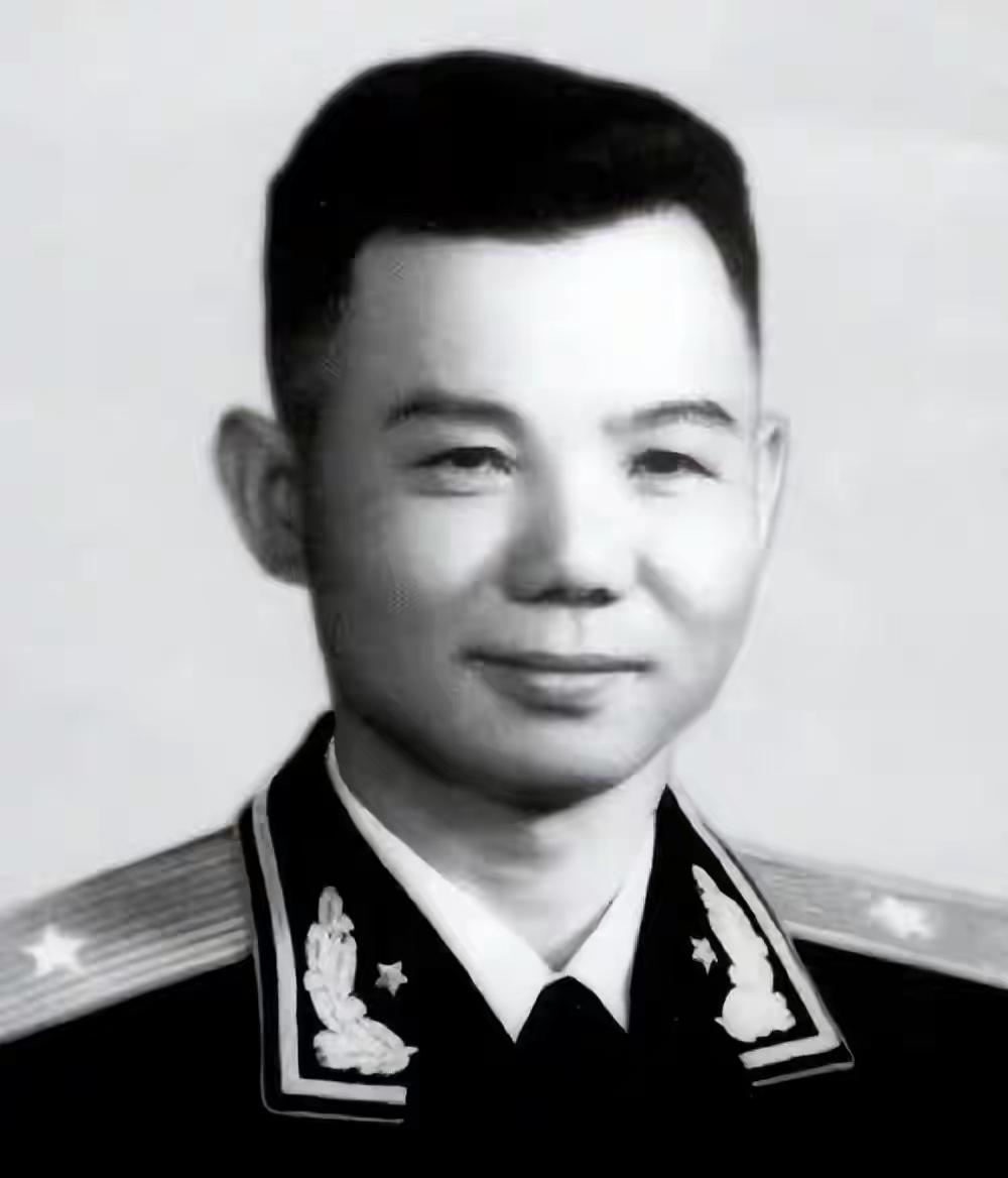 肖永银冒险收养众多将门遗孤，有人举报到周总理，总理一句话，此后无人敢追查。

那