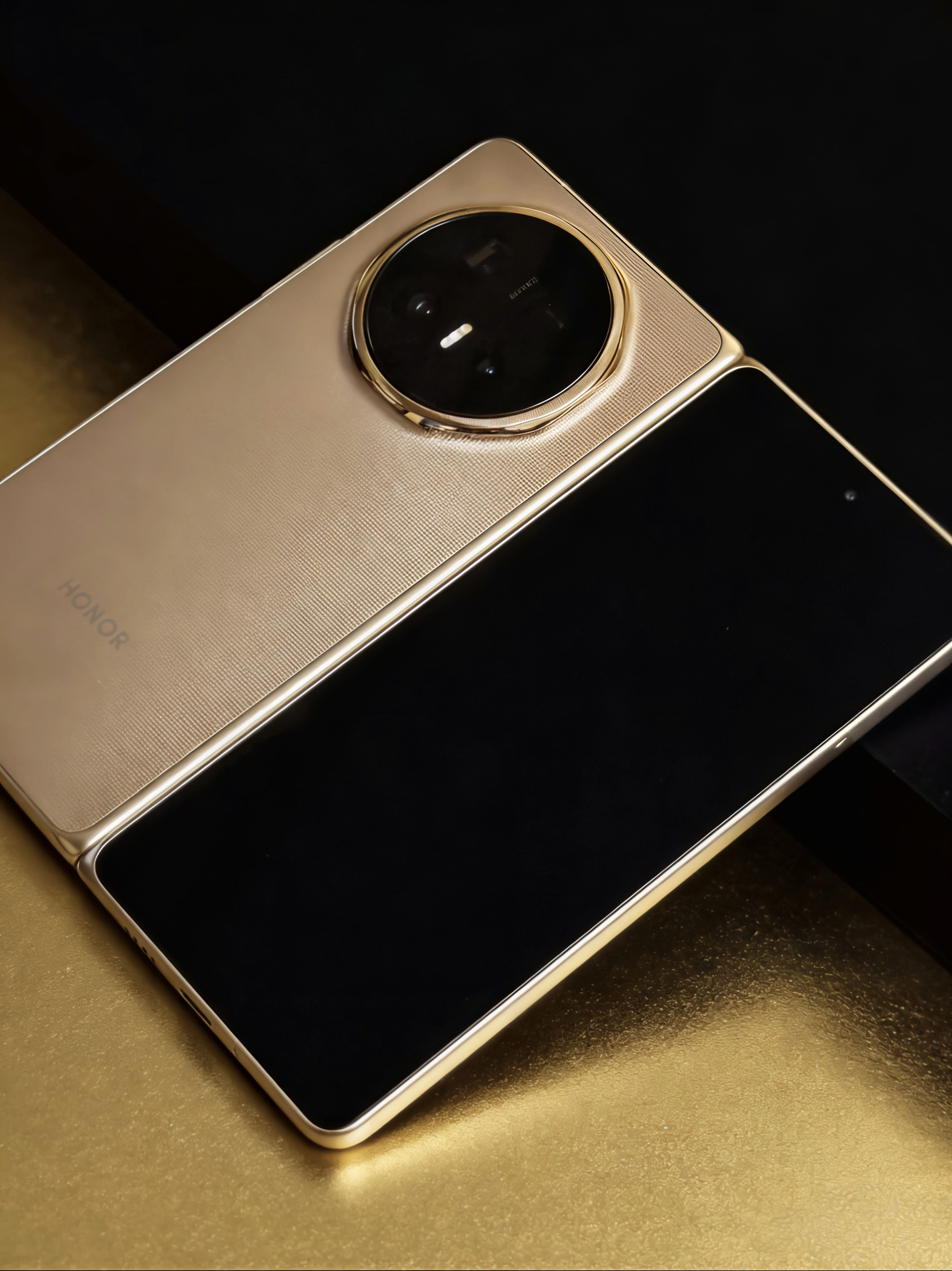 荣耀Magic V6 这外观，贵里贵气的！该说不说，薄是真薄！屏也是真的够黑，就