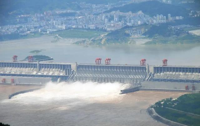 连美国都不敢动，日本键盘侠居然敢喊出来？炸三峡？美军都没这个胆子！一旦那里的混凝