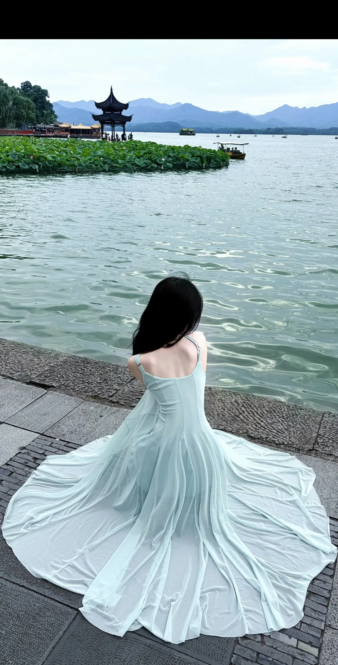 西湖纵然美 无你不过一滩水