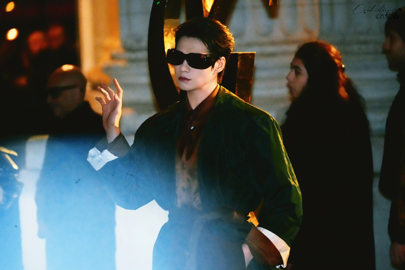 魏大勋巴黎时装周绿色大衣魏大勋圣罗兰最严厉的父亲 矜贵优雅的贵公子闪耀巴黎、天生