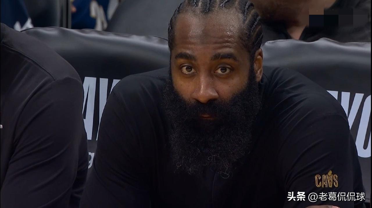 骑士超级球星哈登终于得到了同行们的支持和谅解！最近前NBA球员约翰-塞利在参加的
