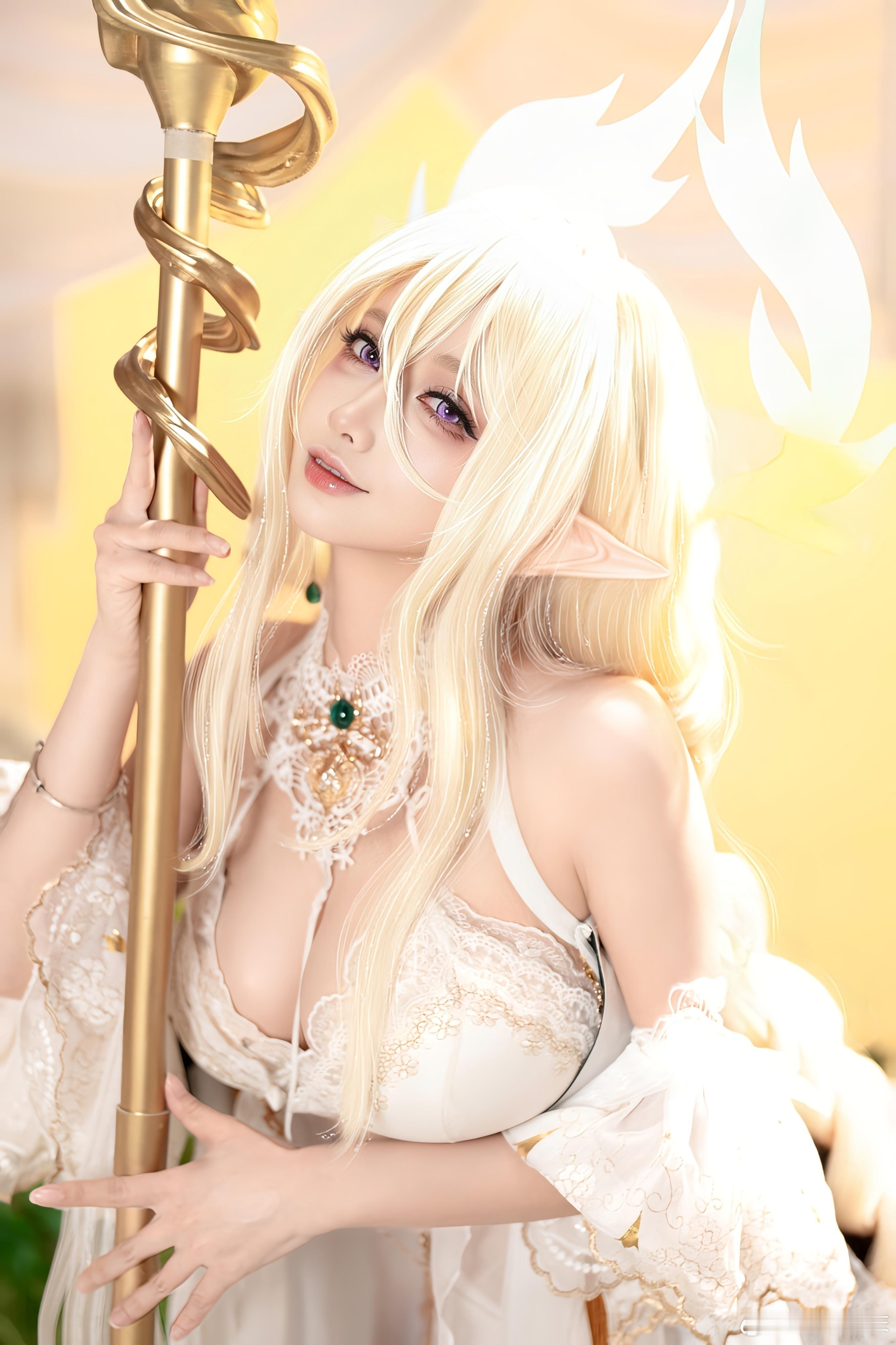 金狮宝宝偷偷发一张，嘿嘿嘿，喜欢的请狠狠点赞碧蓝航线金狮cosplay
