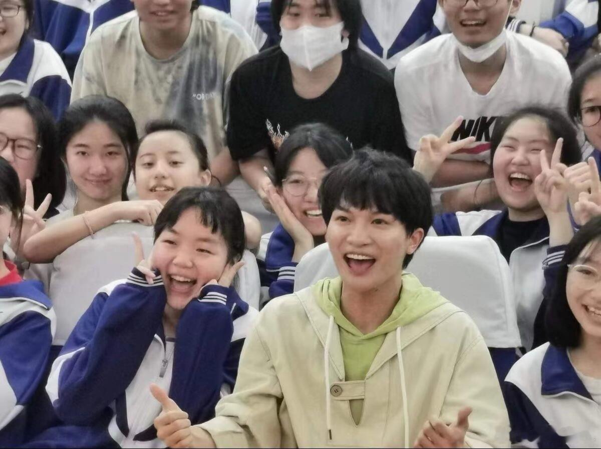 生活手记周深 深深母校 