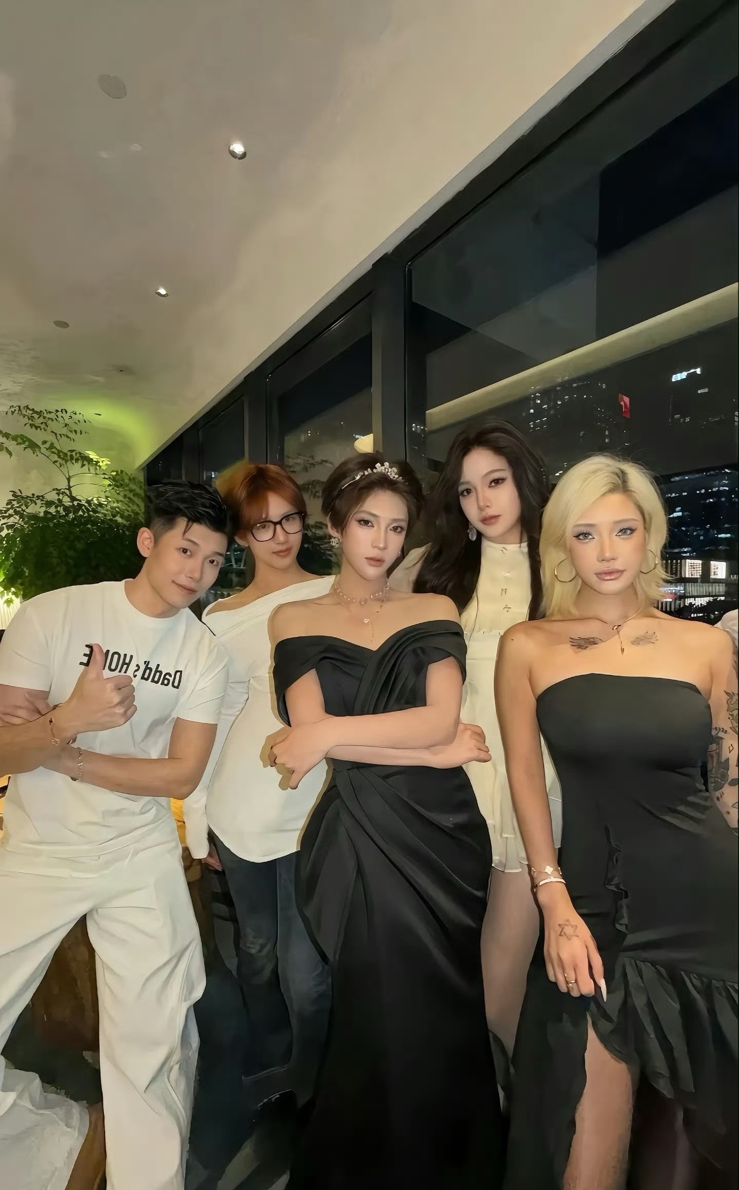 小澈生日派对 星光为礼，岁月成诗，小澈生日快乐！愿每一岁都奔走在热爱里，平安喜乐