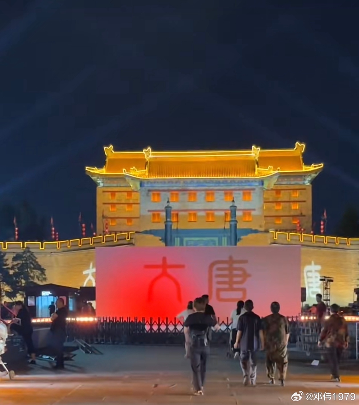 今晚19:30，永宁门大唐盛世。张若昀代言比亚迪大唐 比亚迪
