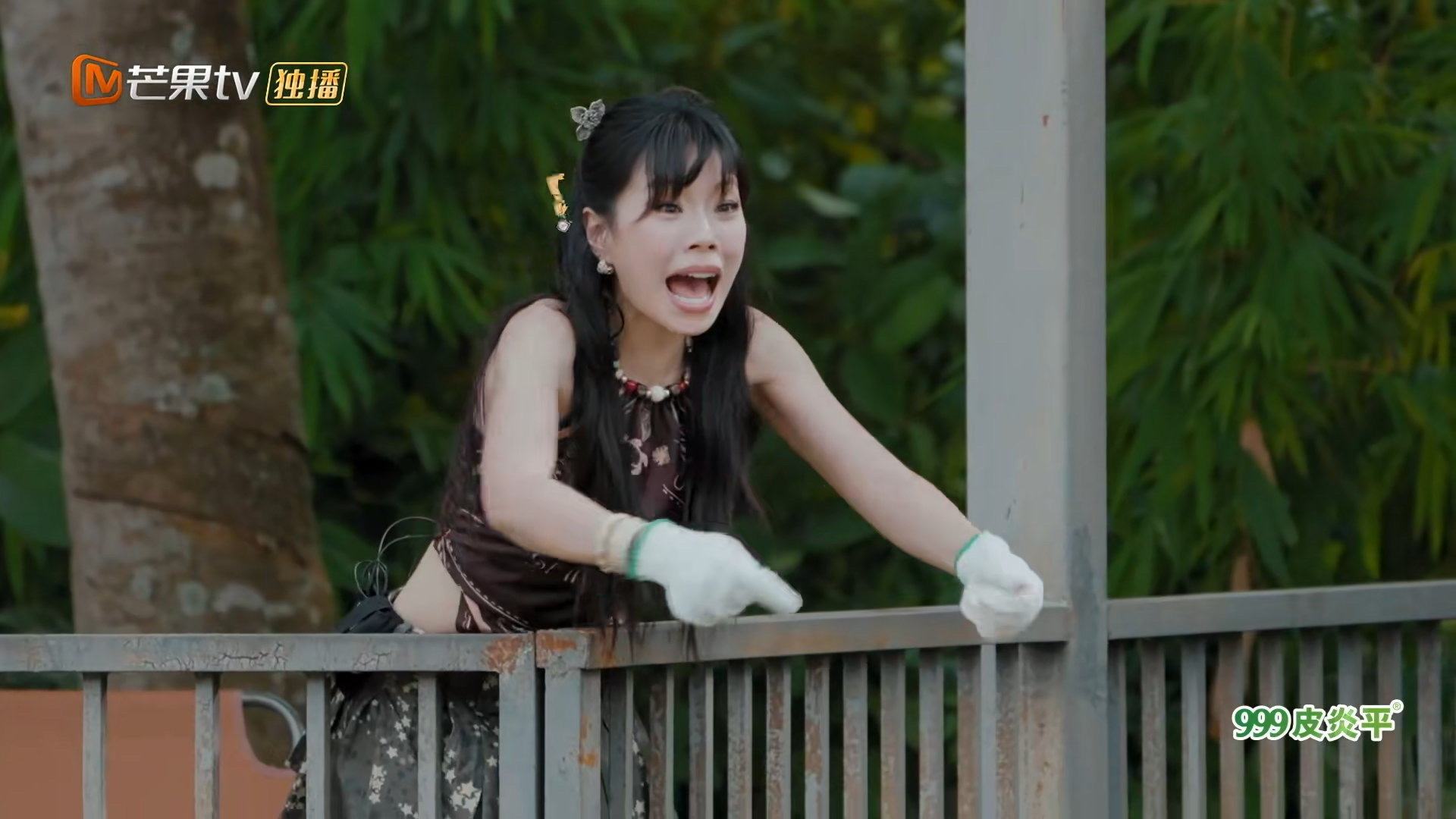 王安宇万妮达同样的节目演两遍忙忙碌碌寻宝藏 王安宇松手掉一次，万妮达松手再掉一次