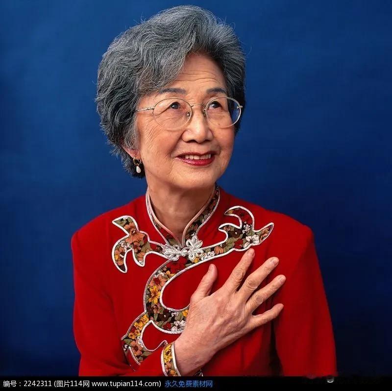 #秋日生活打卡#
我觉得人老到什么年龄段就收拾成什么样就行了，发一篇小作文也可能