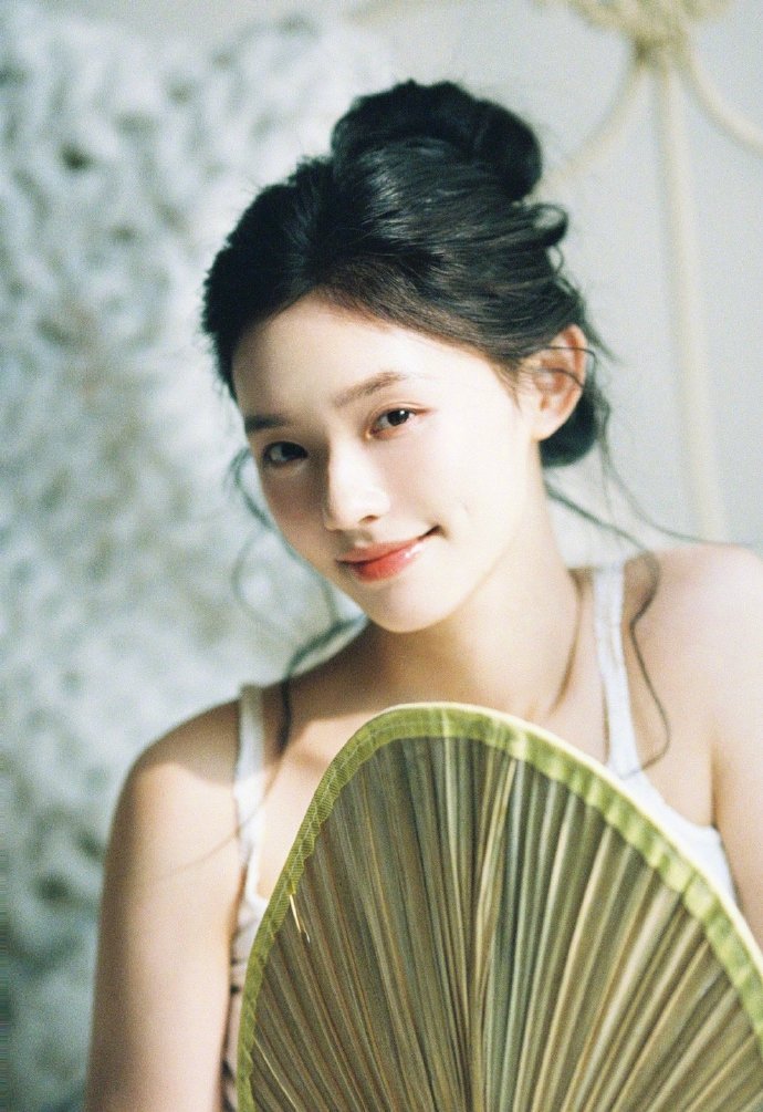  林允夏日白开水妆好绝被林允的夏日白开水妆拿捏了林允这组美照太惊艳！夏日白开水妆