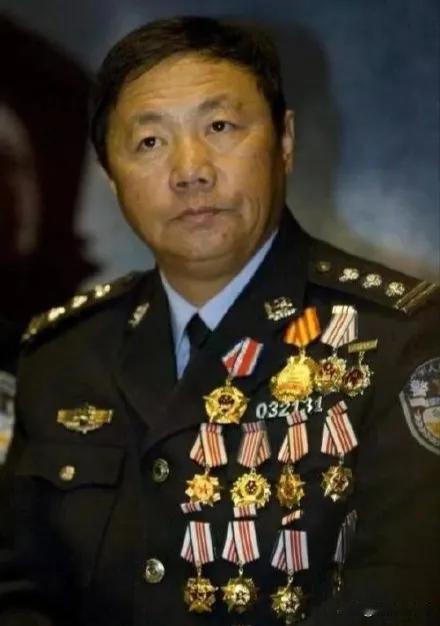 2003年，齐齐哈尔某酒店，接连发现11枚定时炸弹，全市竟没有一位拆弹专家！1休