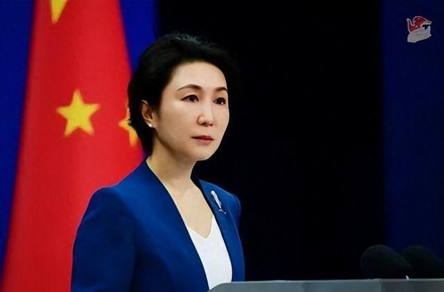 你能想象吗？一个地区的头号人物，不仅在自家遭遇猛烈地震时脚底抹油，还被迫像个流窜