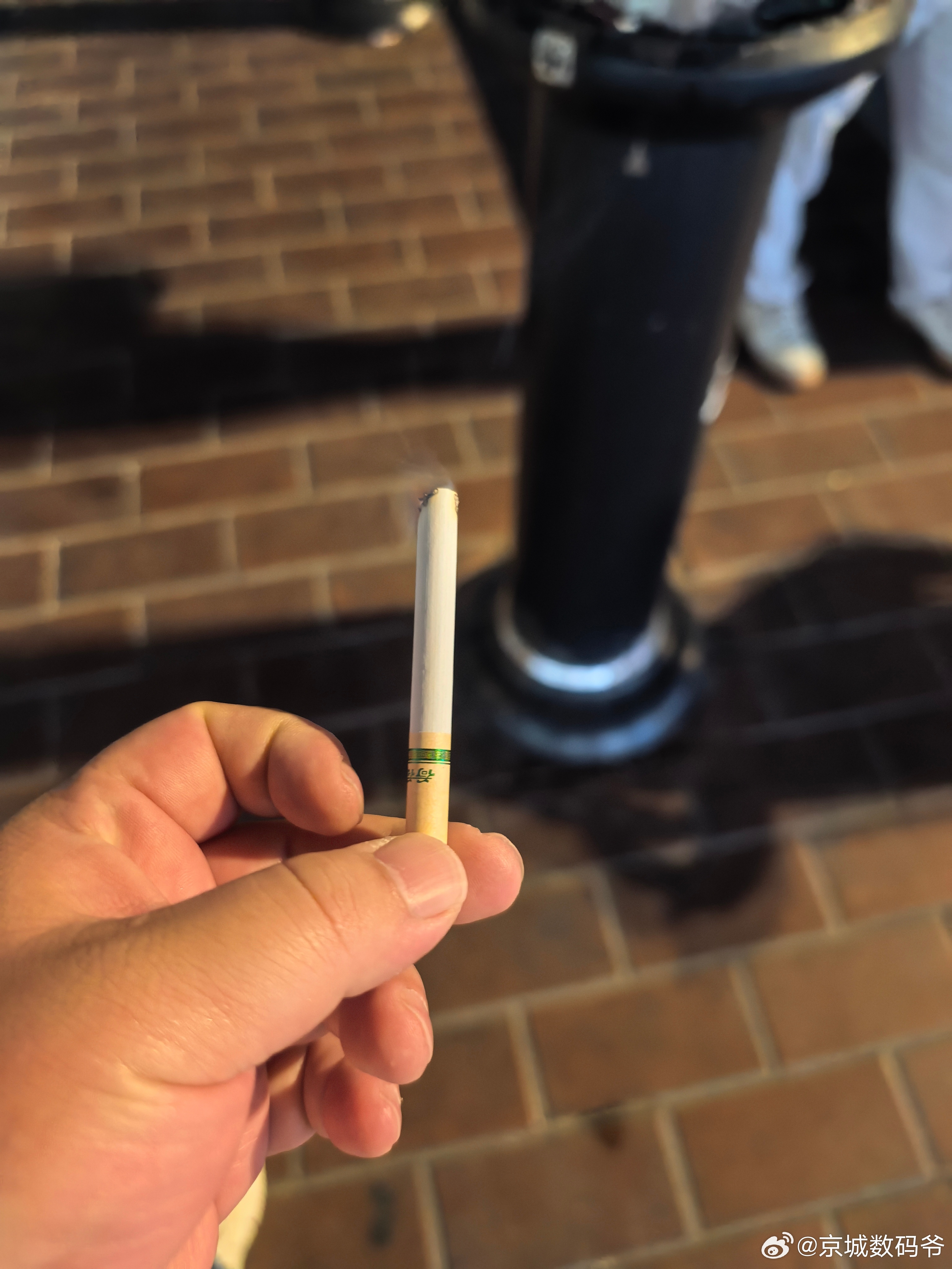 谁懂下了飞机一颗烟的含金量