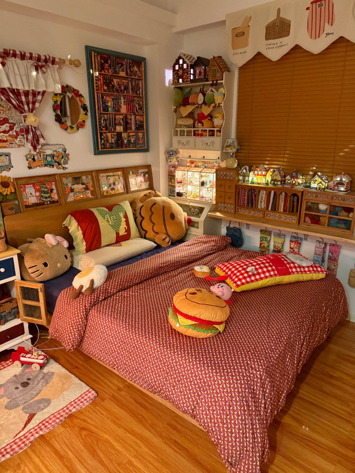 奶油焦糖色调的极简主义小居，简约中透露出浓郁的生活氛围。 