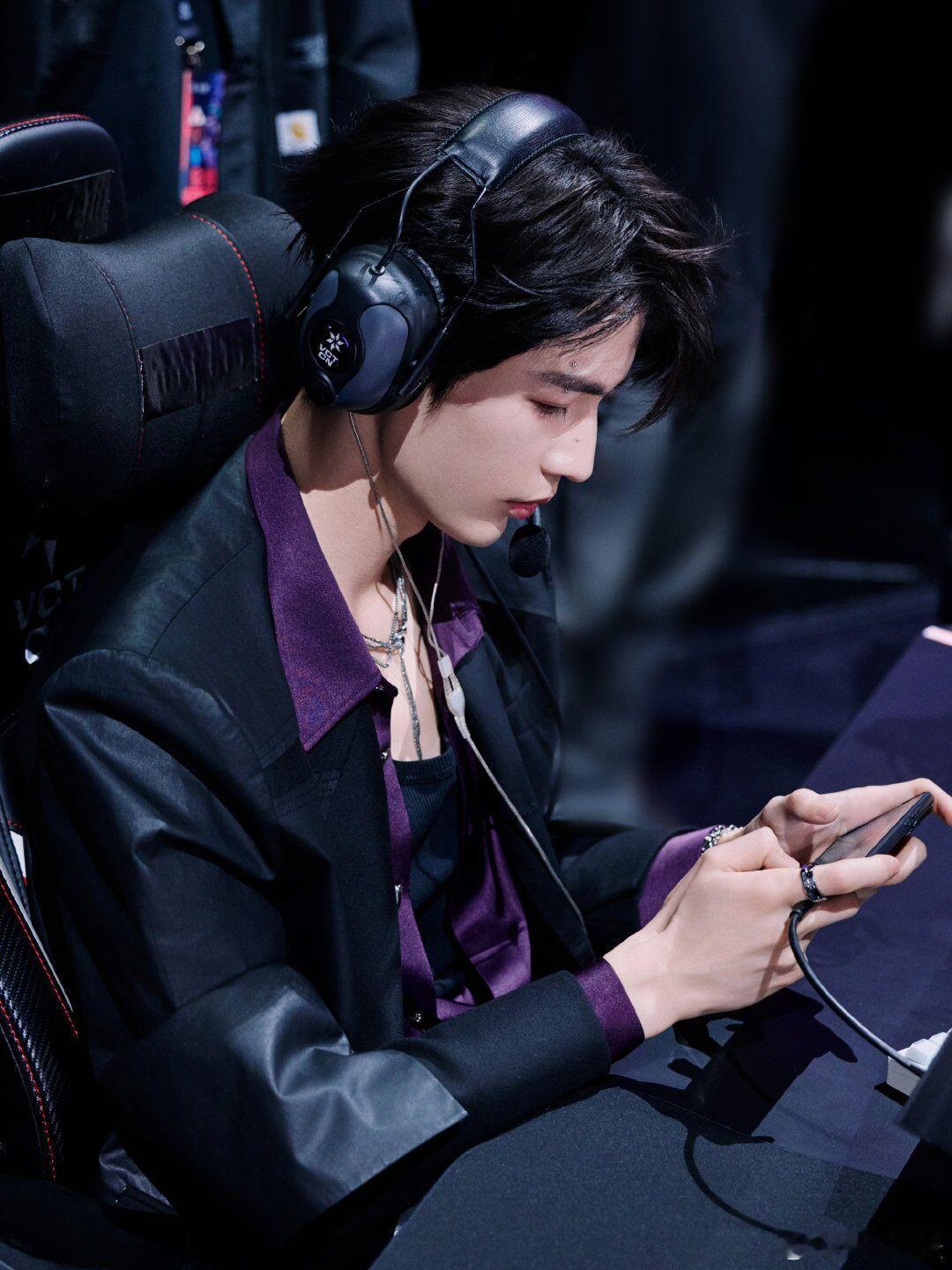 张凌赫  天塌了有张凌赫的帅顶着张凌赫｜ 