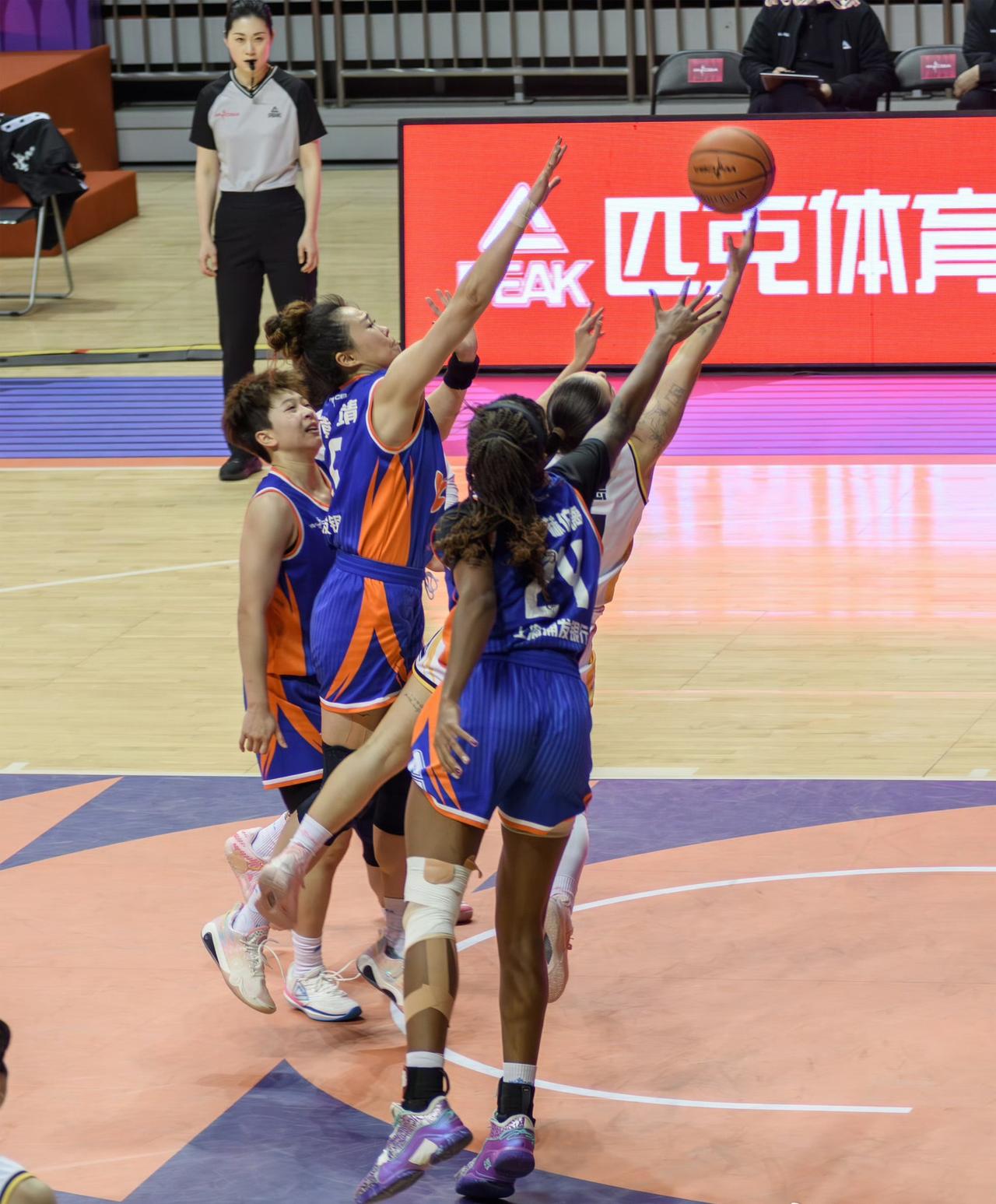 WCBA前十赛季有两队一直未出季后赛八强

我说的这个十赛季，是指从2014-2