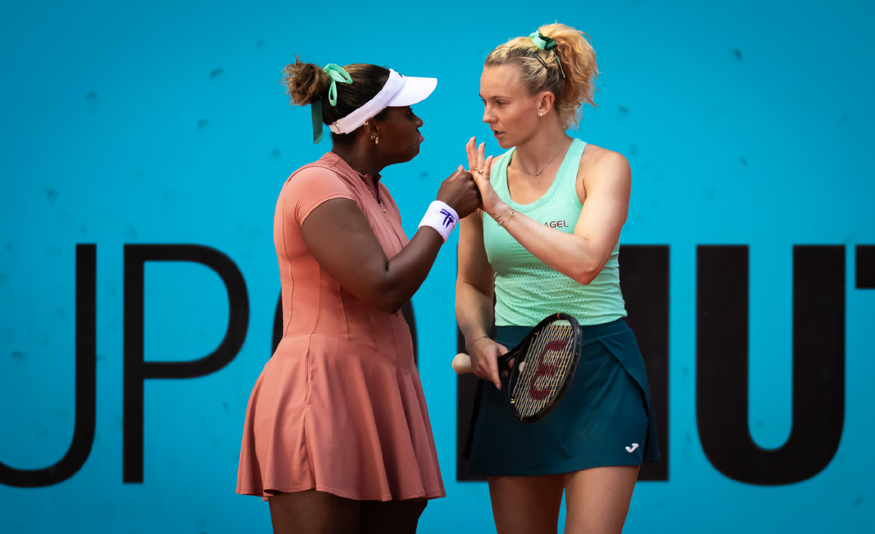 西尼亚科娃组合再进决赛✅WTA1000马德里站双打半决赛，2号种子西尼亚科娃/汤