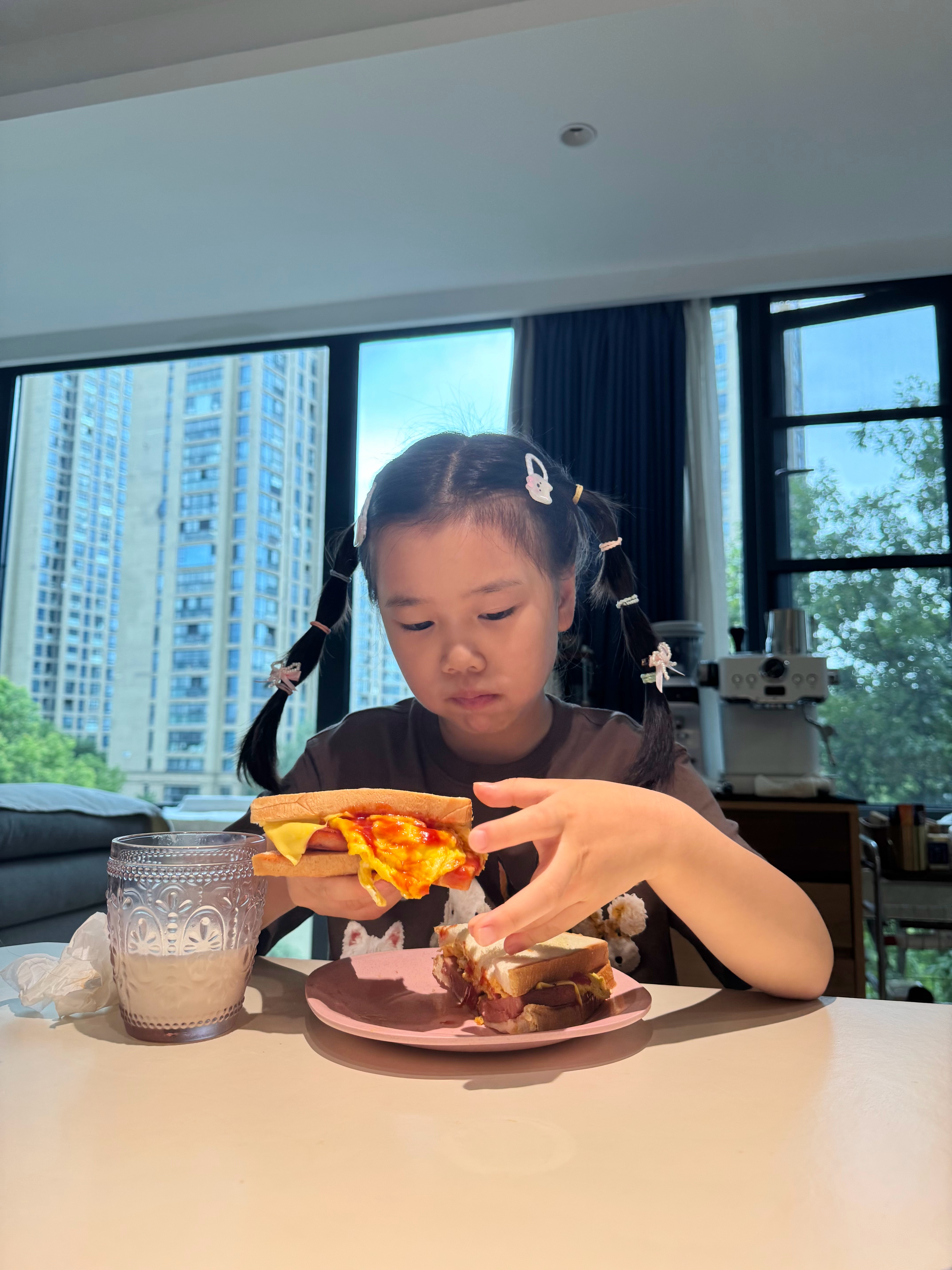 乔妹想要绑小枕头同款发型我说你头发太滑了同款发型绑不住给你绑个半同款吧