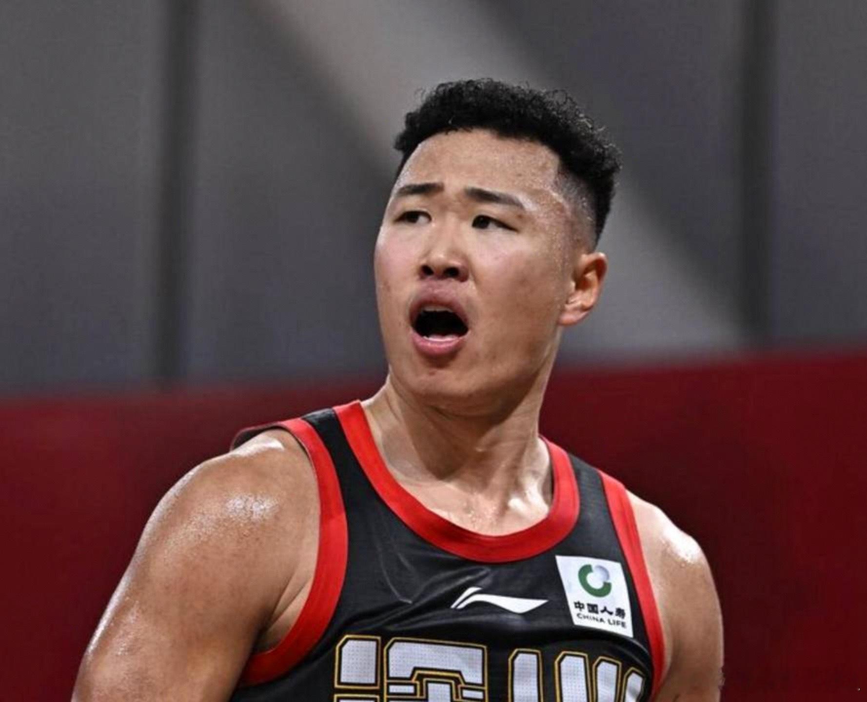 广厦男篮vs深圳男篮广厦男篮vs深圳男篮CBA季后赛第一节8中2，全队21投仅6