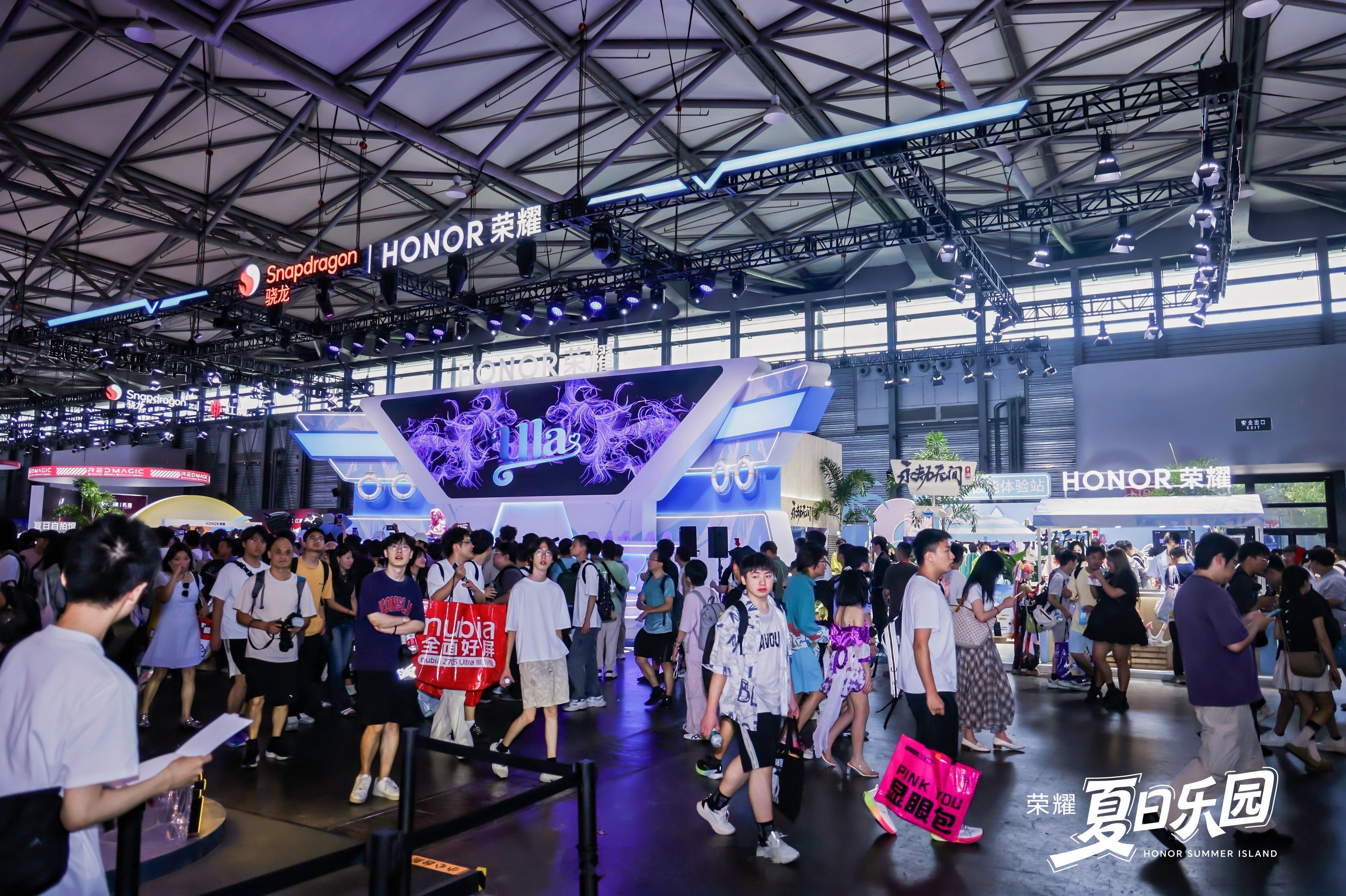 荣耀平板在CJ现场成电子鸡蛋2025 China Joy，荣耀手机展台算是彻底火