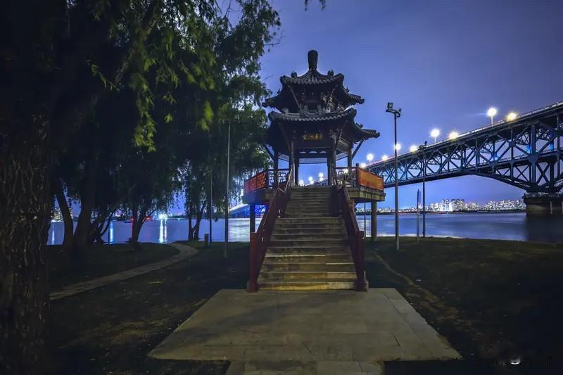 《望江亭》确实是戏核儿！它本是元关汉卿的杂剧，后经改编成京剧，成了张君秋张派名剧