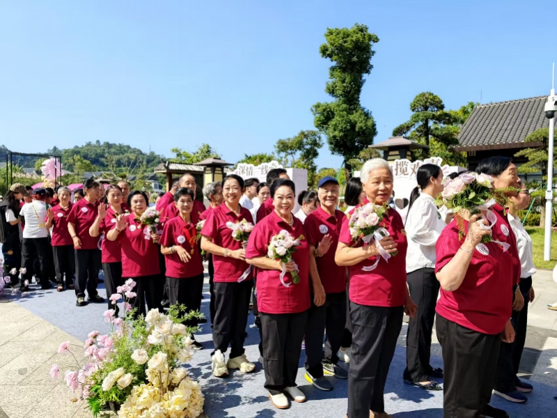 敬老月——中山20对长者夫妇共同参与集体婚礼