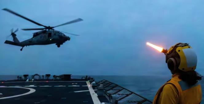 美军将从中国开往伊朗的货轮打出一个洞

特朗普在社交平台最新发文称：“我们海军把