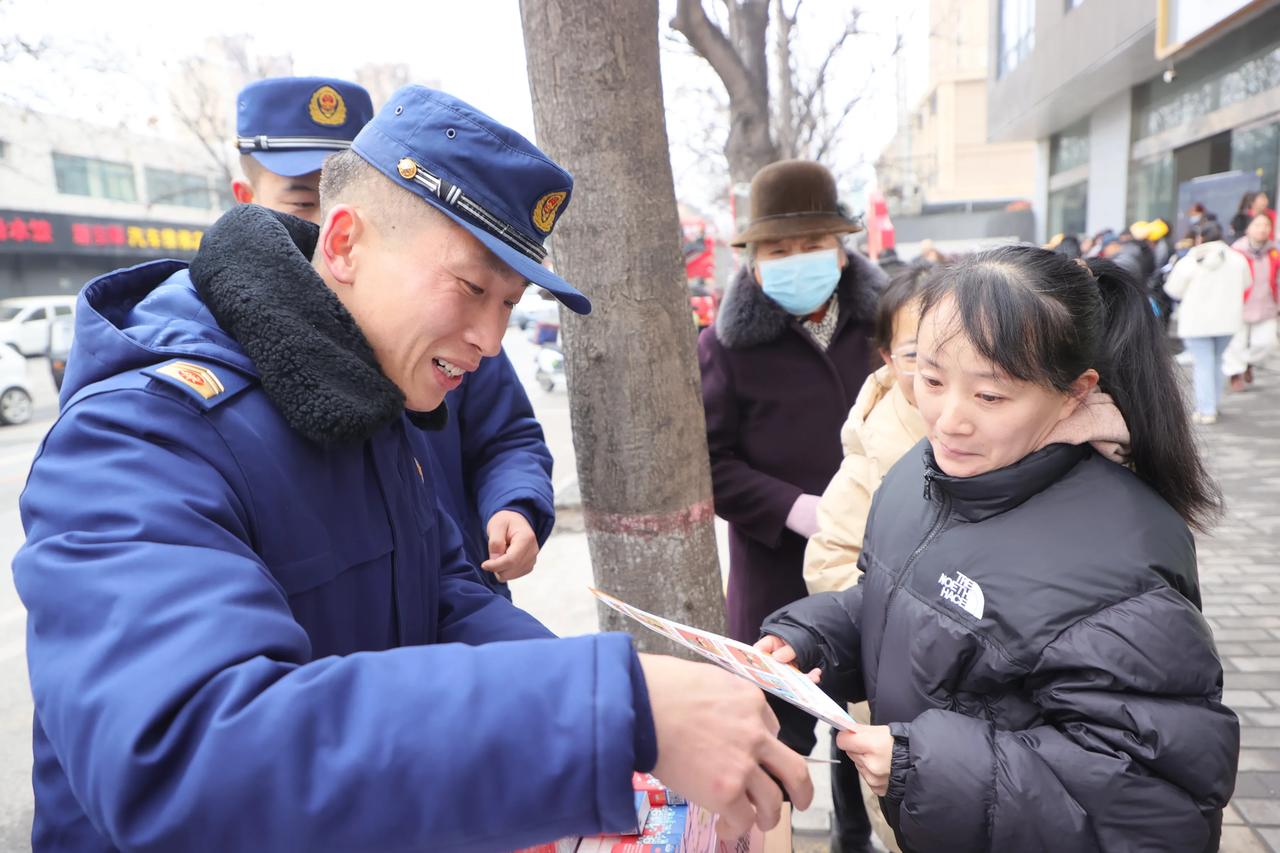 西咸新区以心暖志愿同行现场 消防服务送上门
3月4日上午，西咸新区六村堡社区新时