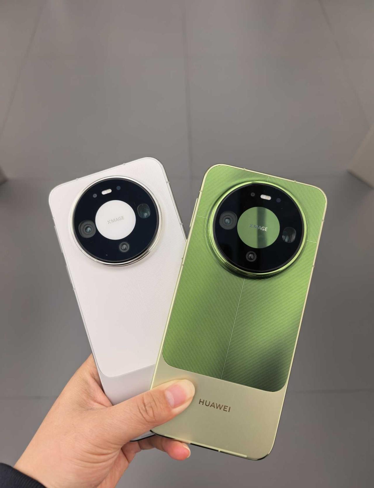 华为 Mate 90 Pro 真机上手！
白色和绿色双拼配色真的绝绝子，一眼心动