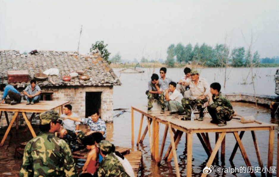 2003年影片《惊涛骇浪》中泡在水中的房子，是摄制组专门搭建的，高度只有一米多。