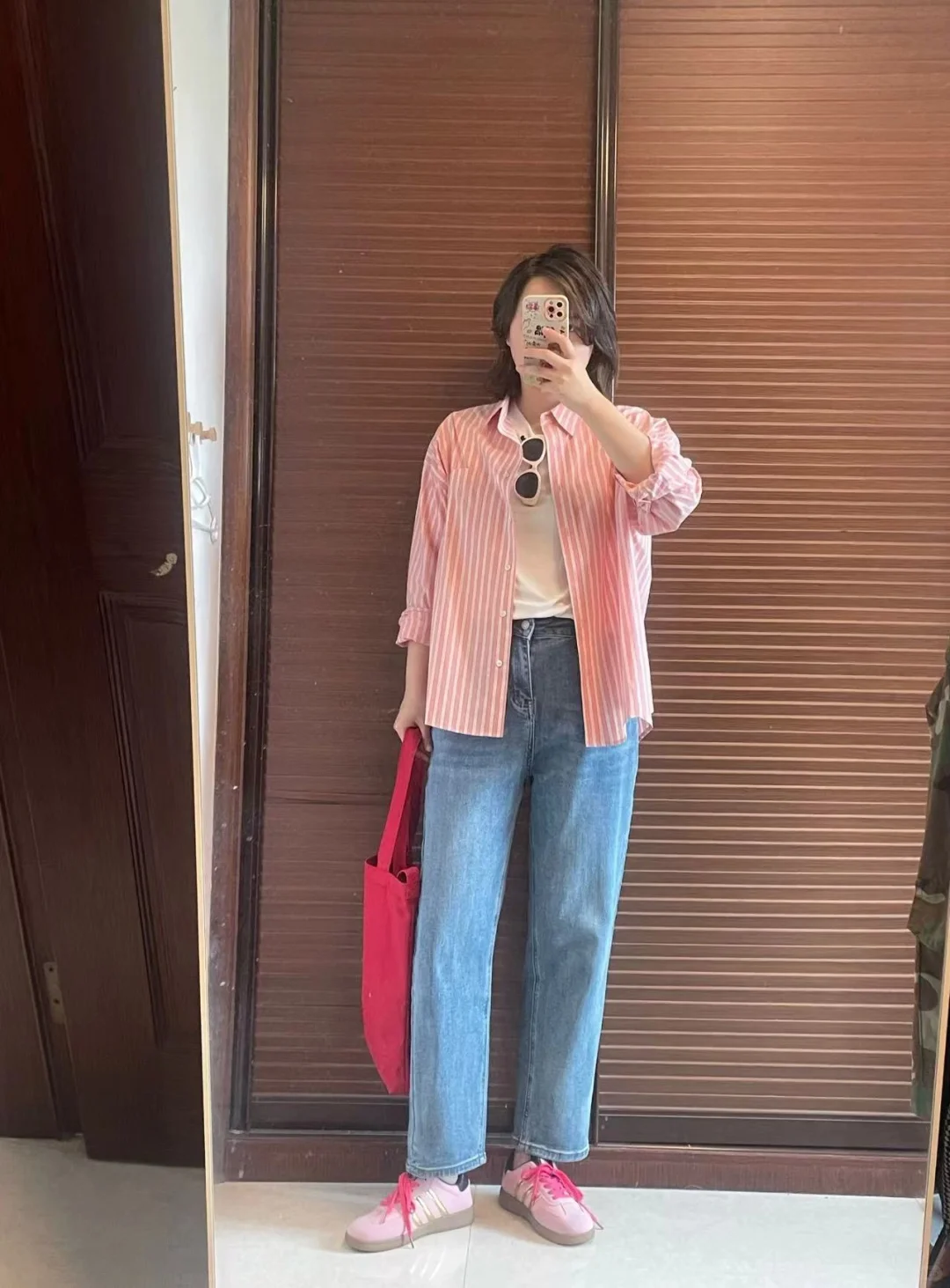 春天是粉色的衬衫哟🌸