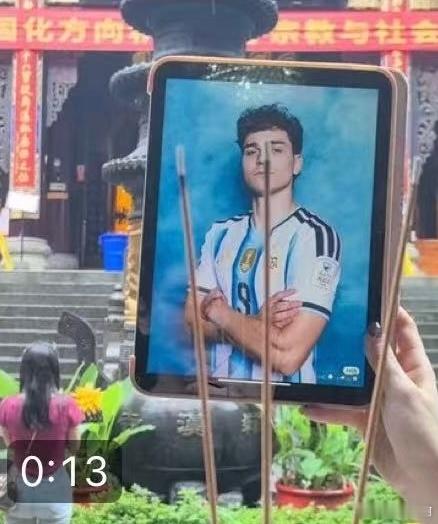 给小蜘蛛驱邪！