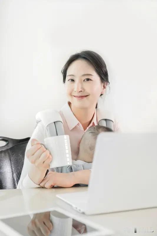 在家做全职宝妈久了，
你会发现，
身边人的看待眼光，
其实是不一样的。
 
同样