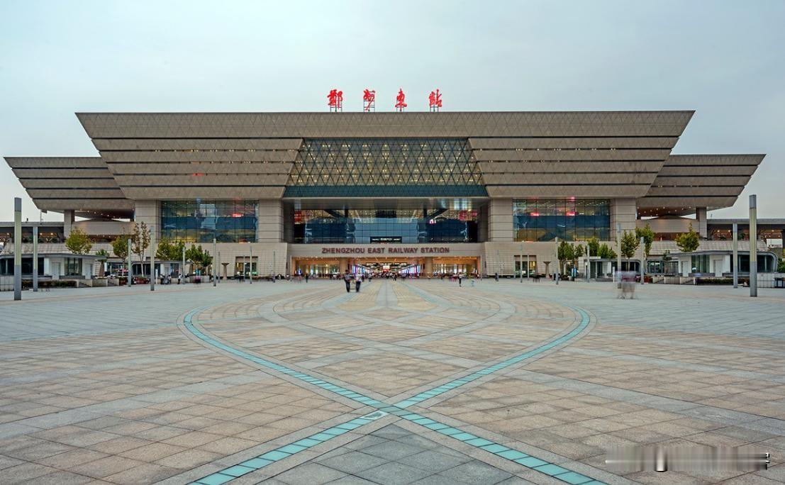 下午AI培训时间超时，只买了张无座票，上车后和其他无座票人员站在走道里。列车员过