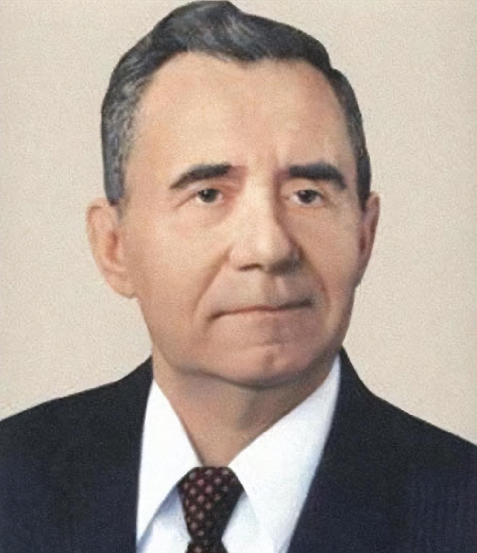 1945年初，二战尚未结束，英美苏三巨头就急着瓜分世界。

这位白俄罗斯农家子弟