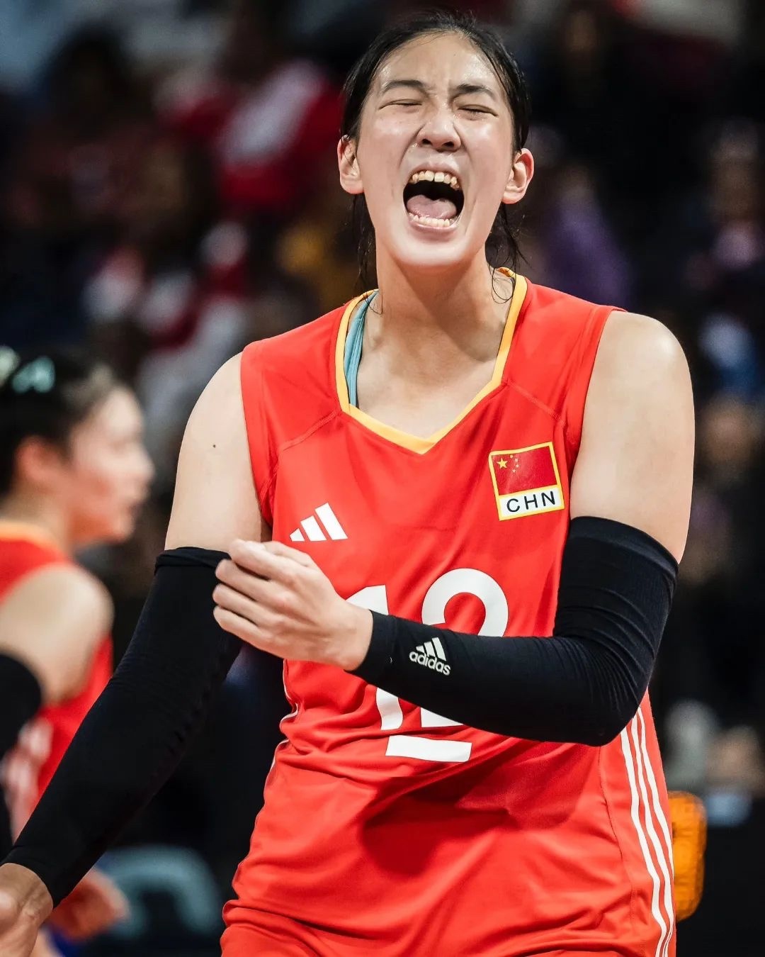 U17女排队长杨舒茗接受《中国体育报》的采访，聊到了随队拿下世锦赛冠军的经历和未
