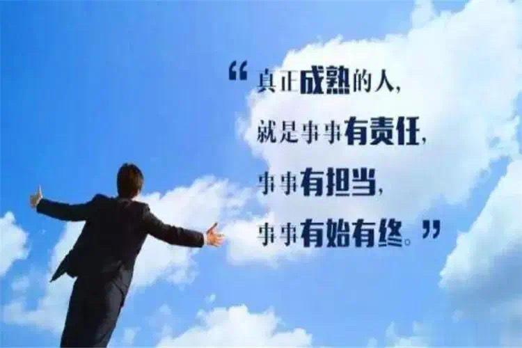 肩上的春秋·默斋主人原创散文深夜偶然刷到一段无修饰的纪实短视频，没有精致滤镜，没