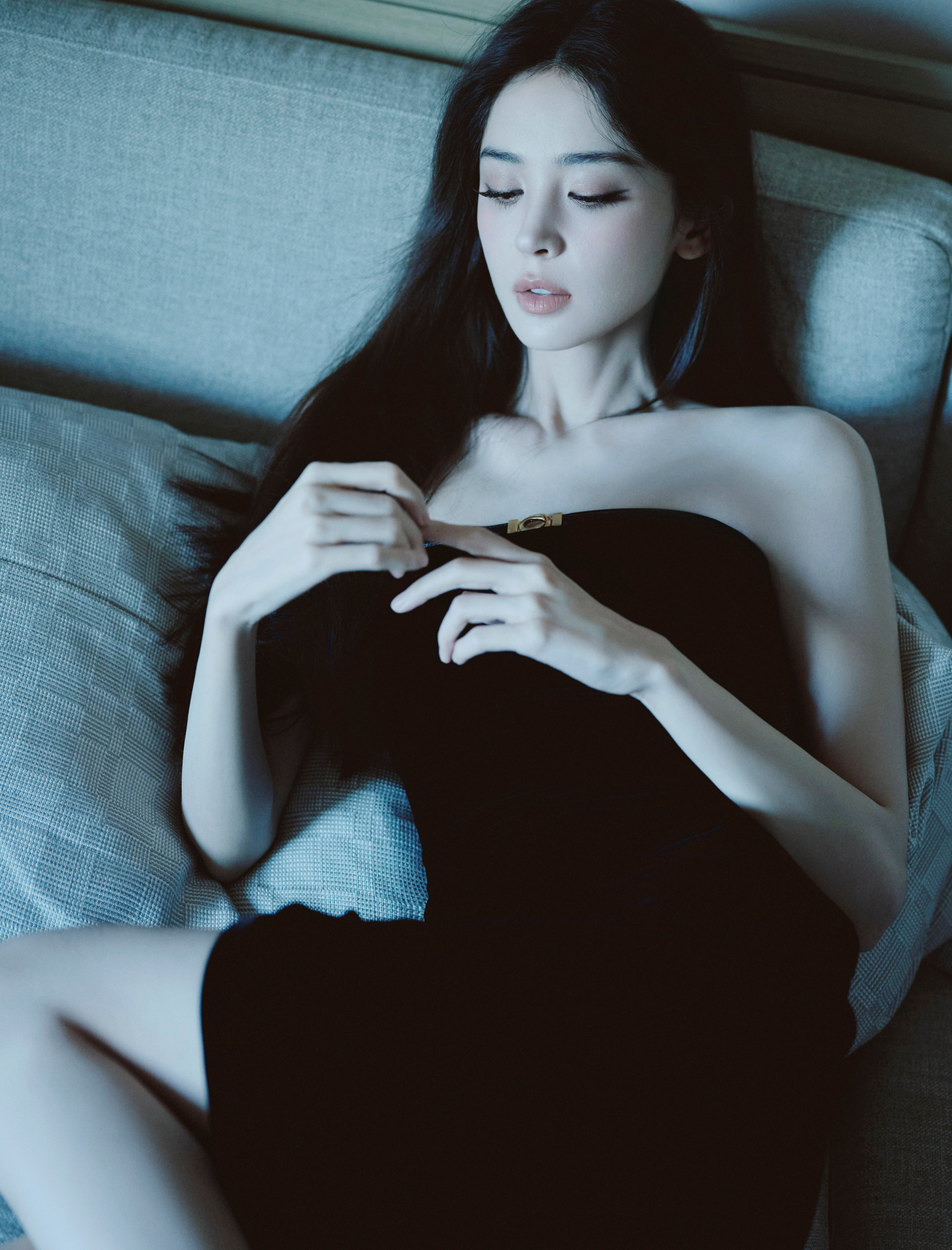 古力娜扎 时装周东方冷玫瑰娜扎[超话]在复制粘贴的时代，你是手写的诗[鲜花] ​