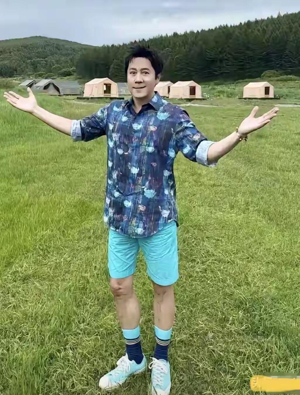 都快奔六58岁了，状态也太绝了！[震惊][震惊][震惊]
岁月仿佛在他身上按下慢